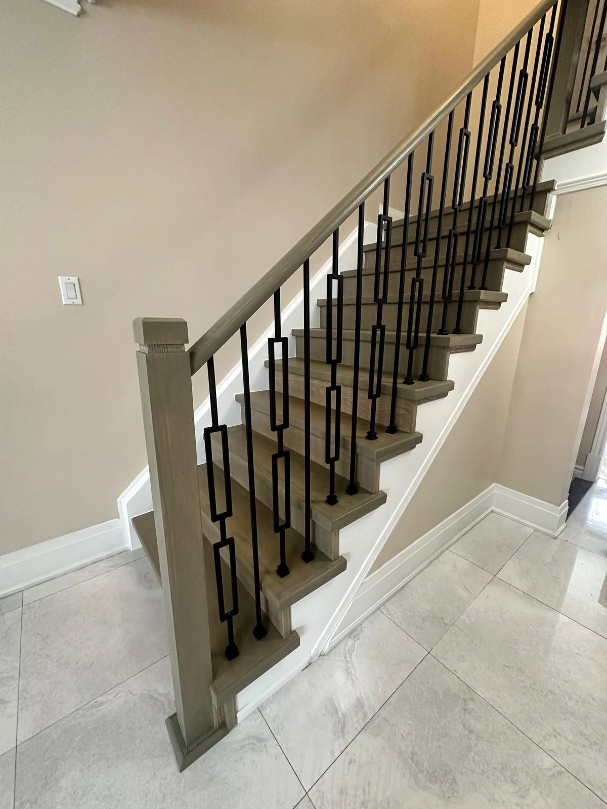 Grey Wash Curved Staircase Fretwork Baluster - Image 4