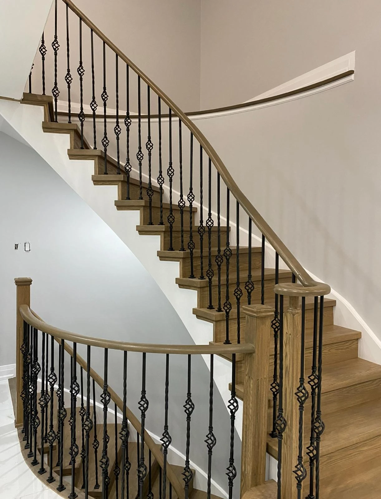 Honey Oak Curved Staircase Basket Baluster